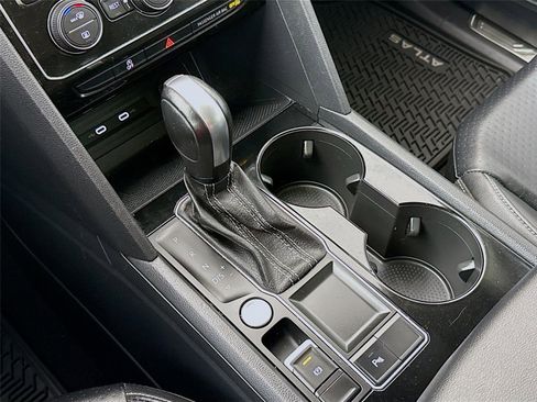 Used 2022 Volkswagen Atlas SE image 16