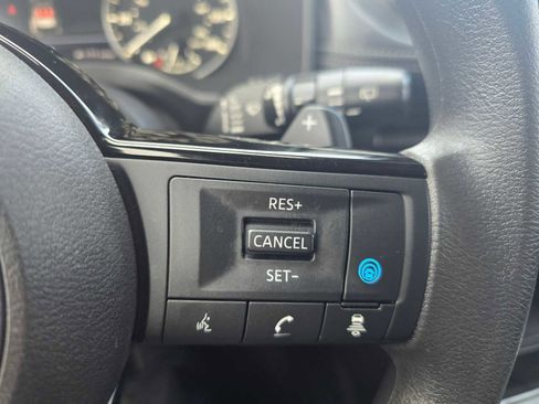 Used 2023 Nissan Rogue SV image 31