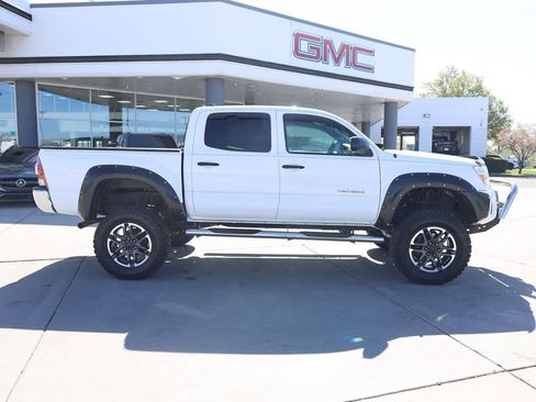 Used 2014 Toyota Tacoma 4x4 Double Cab w/ SR5 Package image 7