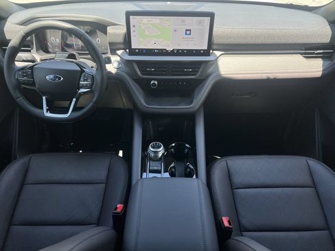 New 2026 Ford Explorer Platinum RWD image 2
