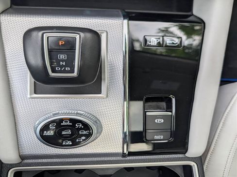 Used 2024 Mitsubishi Outlander SEL AWD/4WD image 37