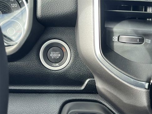 New 2026 RAM 1500 4x4 Crew Cab image 18