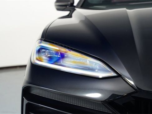 Used 2025 Lamborghini Urus SE image 28