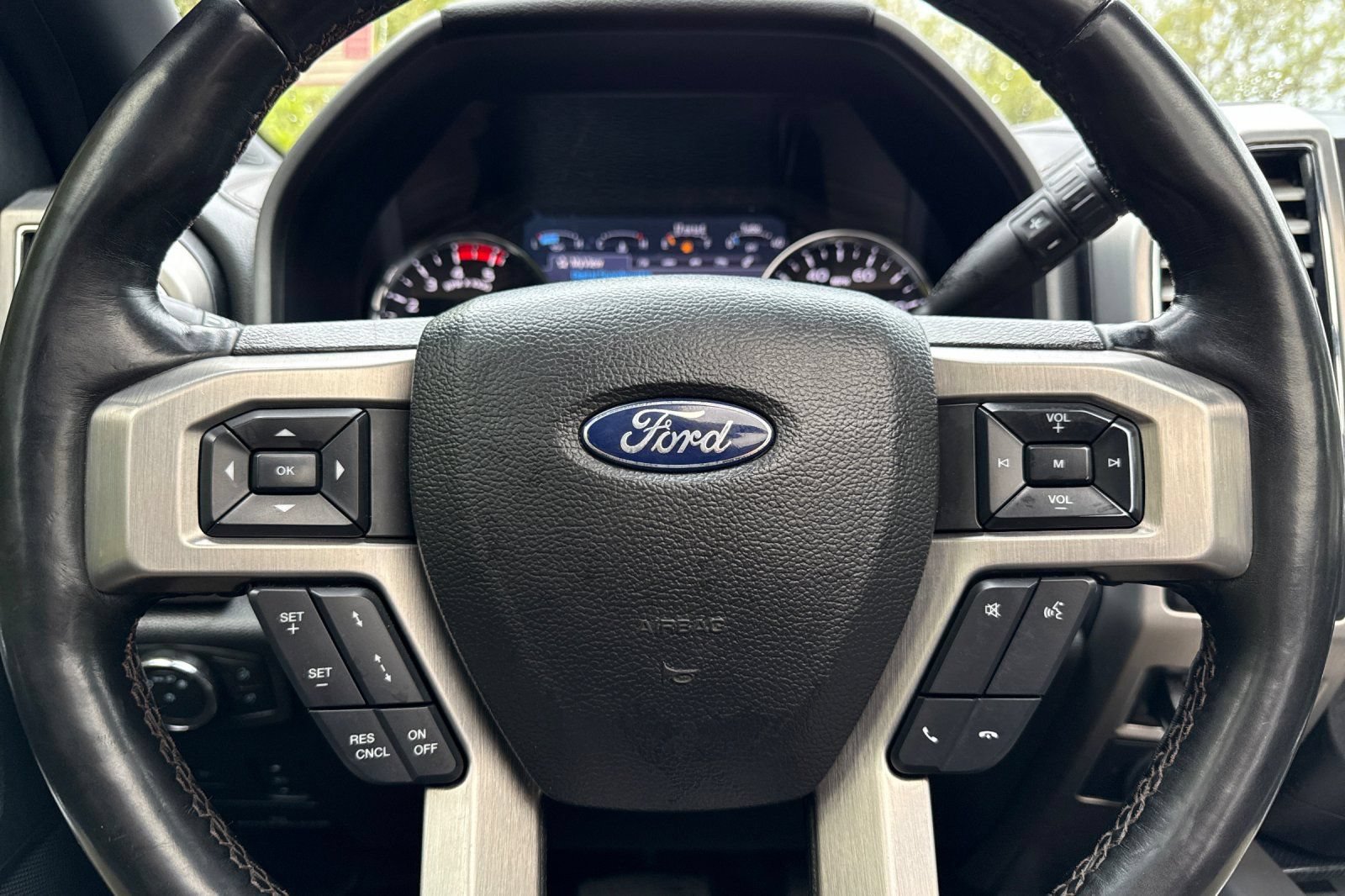 Used 2021 Ford F350 Platinum w/ FX4 Off-Road Package AWD/4WD image 23