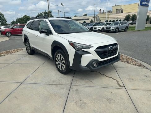 Used 2024 Subaru Outback Premium AWD/4WD image 3