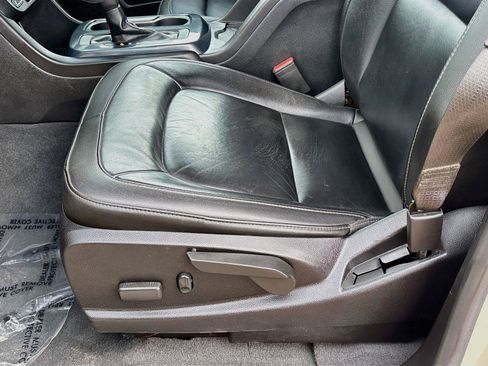 Used 2021 Chevrolet Colorado Z71 w/ Safety Package RWD image 18