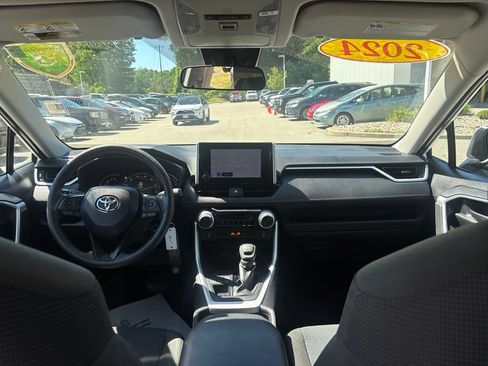 Used 2024 Toyota RAV4 LE AWD/4WD image 10