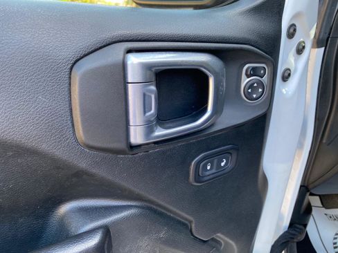 Used 2021 Jeep Gladiator Sport AWD/4WD image 14