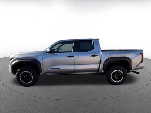 Used 2025 Toyota Tacoma TRD Off-Road image 9