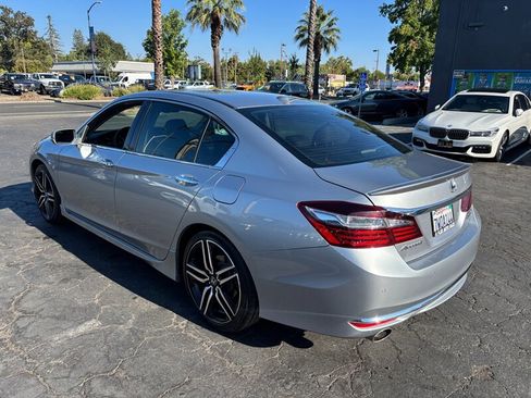 Used 2017 Honda Accord Touring image 7
