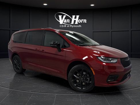 New 2026 Chrysler Pacifica Select AWD/4WD image 1