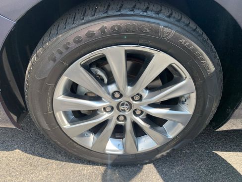 Used 2015 Toyota Camry XLE w/ Moonroof Package FWD image 28