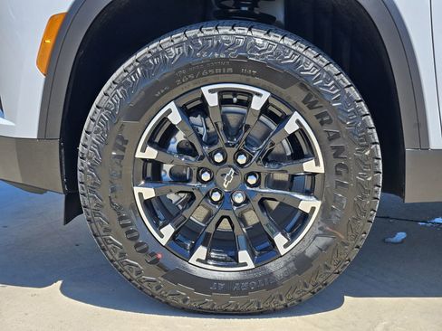 New 2026 Chevrolet Traverse Z71 w/ Driver Confidence Package AWD/4WD image 14