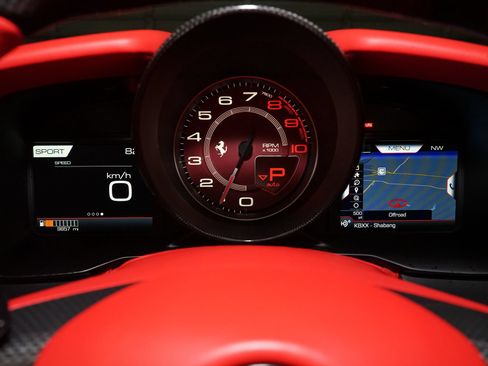 Used 2021 Ferrari F8 Tributo RWD image 14