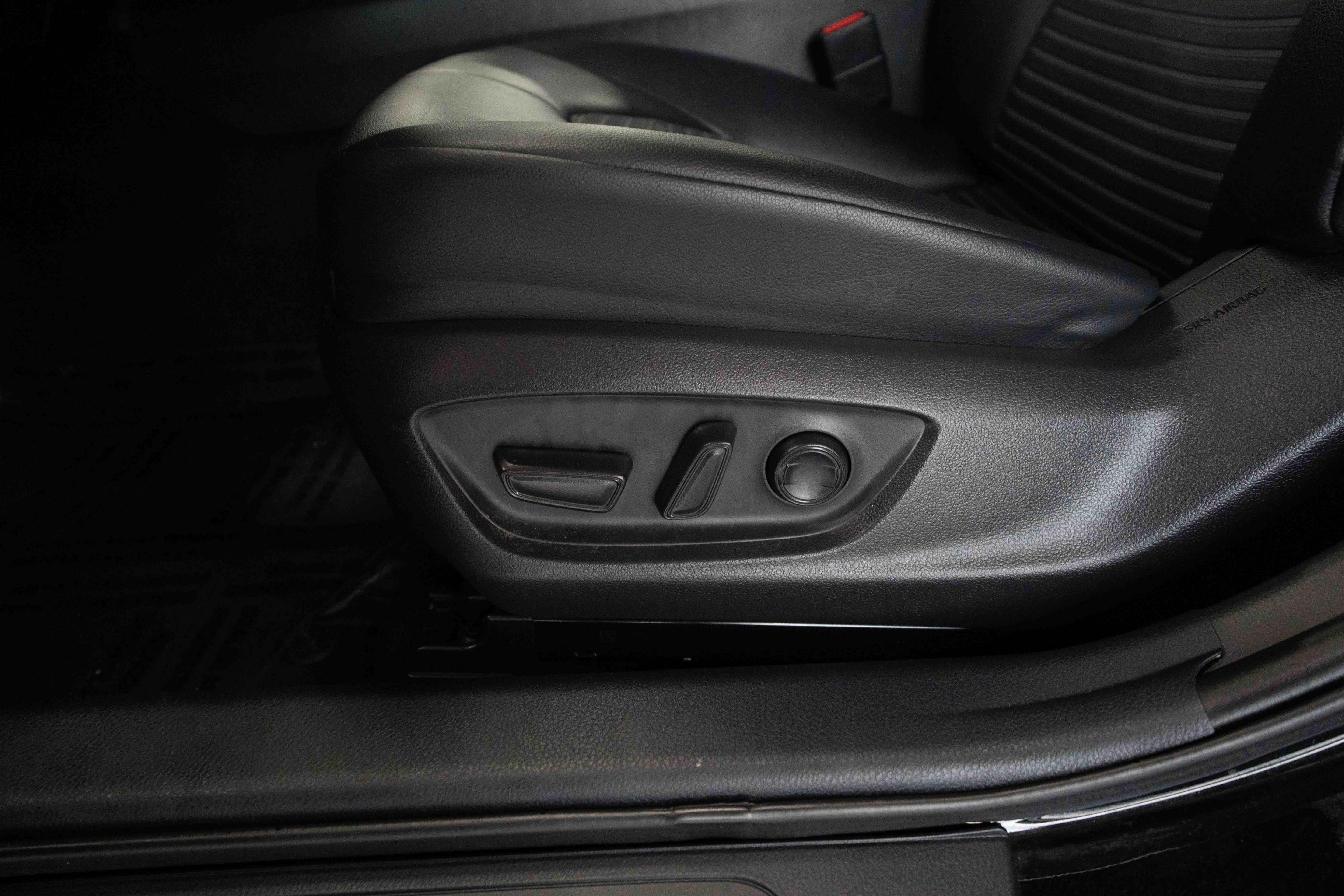 Used 2020 Toyota Camry SE FWD image 12