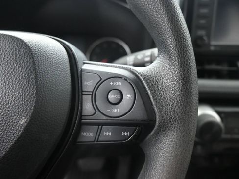 Used 2022 Toyota RAV4 LE image 12