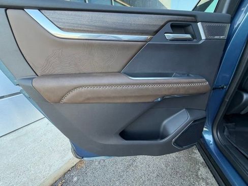 New 2026 GMC Acadia Denali Ultimate w/ LPO, Floor Liner Package AWD/4WD image 23