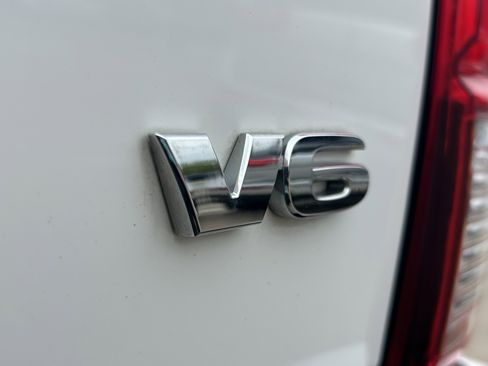 Used 2018 Toyota Tacoma TRD Sport AWD/4WD image 9