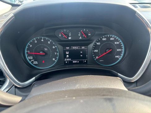 Used 2018 Chevrolet Equinox LT FWD image 19