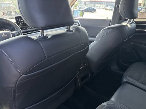 Used 2025 Mitsubishi Outlander SE FWD image 25