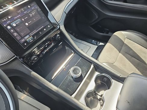 Used 2023 Jeep Grand Cherokee Altitude image 25