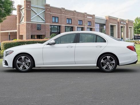 Used 2017 Mercedes-Benz E 300 4MATIC image 8