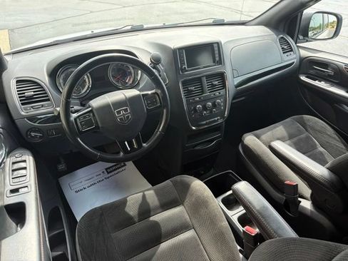 Used 2020 Dodge Grand Caravan SE FWD image 16