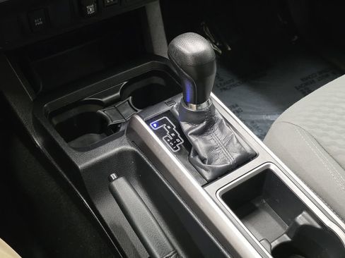 Used 2020 Toyota Tacoma SR5 AWD/4WD image 34