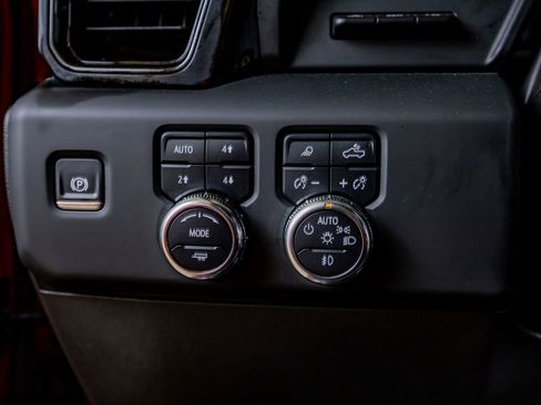 Used 2024 GMC Sierra 1500 AT4 w/ Technology Package AWD/4WD image 21