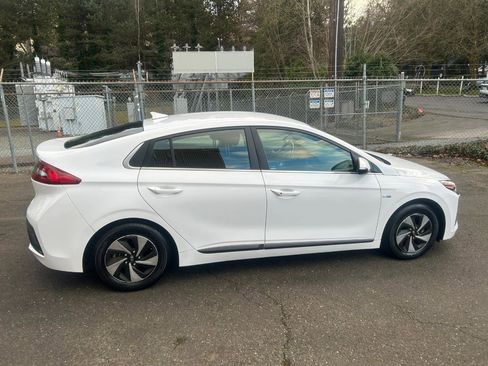 Used 2018 Hyundai Ioniq SEL image 4