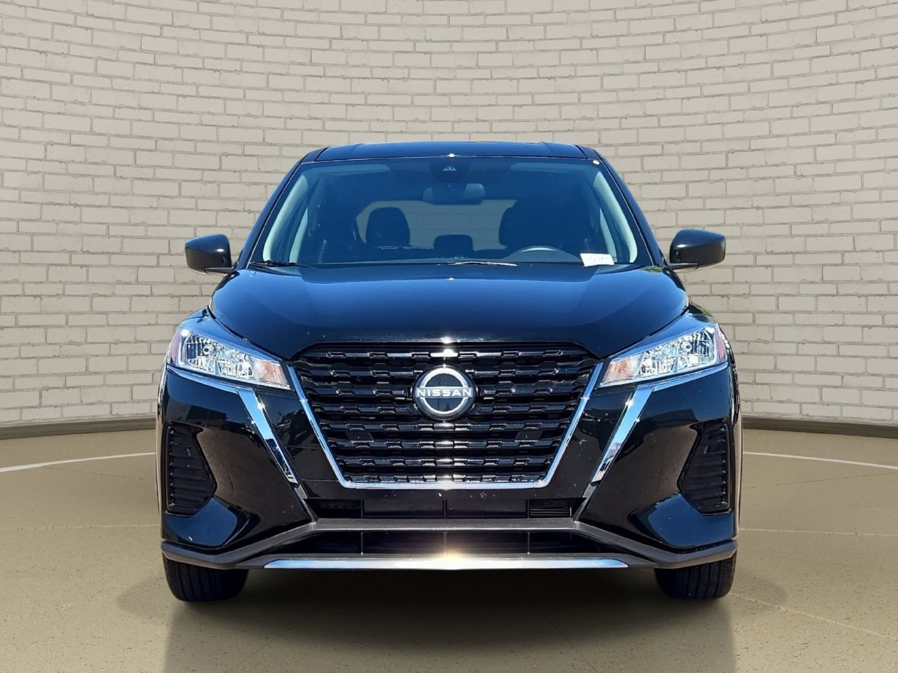 Used 2025 Nissan Kicks Play S FWD image 2