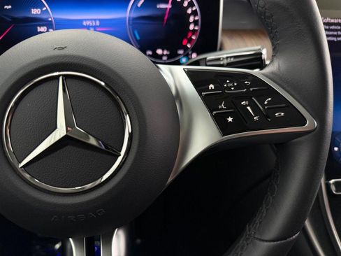 Used 2025 Mercedes-Benz GLC 350e 4MATIC image 27