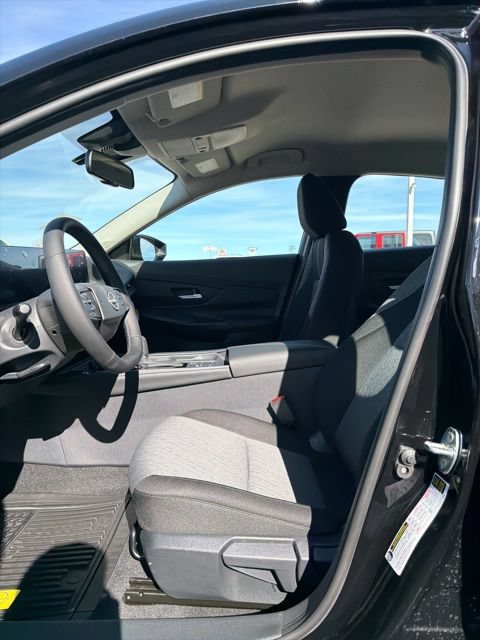 Used 2026 Nissan Sentra SV w/ SV Convenience Package FWD image 9