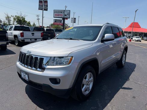 Used 2011 Jeep Grand Cherokee Laredo AWD/4WD image 3