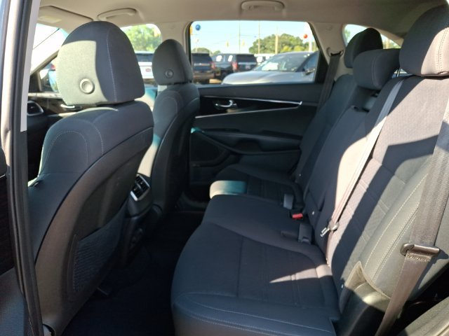Used 2020 Kia Sorento FWD V6 image 10