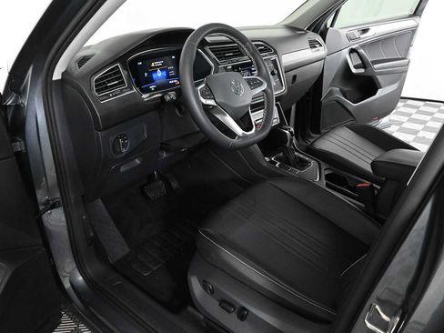 Certified 2022 Volkswagen Tiguan SE w/ Panoramic Sunroof Package FWD image 18