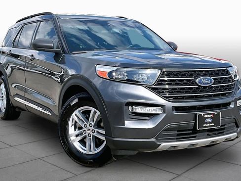 Used 2020 Ford Explorer XLT w/ Equipment Group 202A image 6