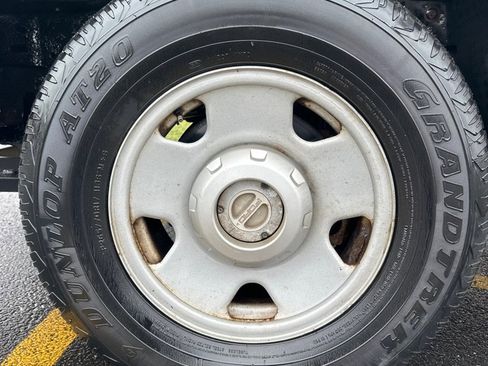 Used 2005 Ford F250 4x4 Regular Cab Super Duty image 9