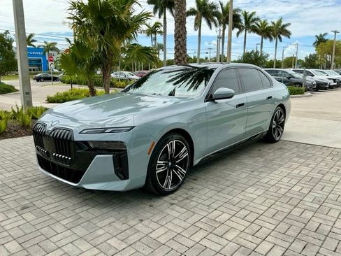 Used 2023 BMW i7 xDrive60 AWD/4WD image 3