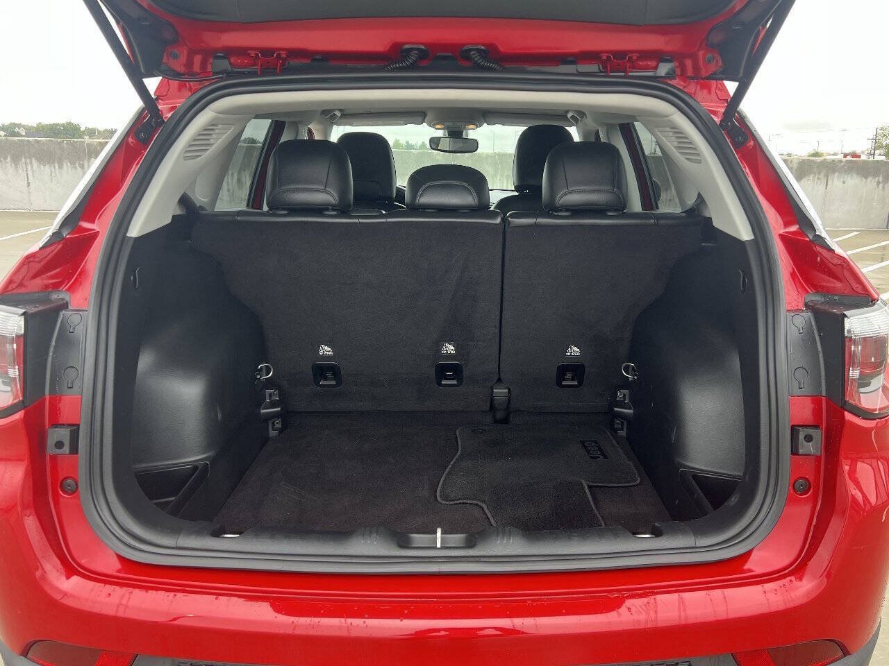 Used 2018 Jeep Compass Latitude AWD/4WD image 25