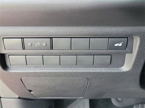 Used 2024 Mitsubishi Outlander image 32