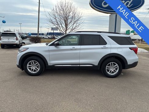 Used 2025 Ford Explorer Active AWD/4WD image 5