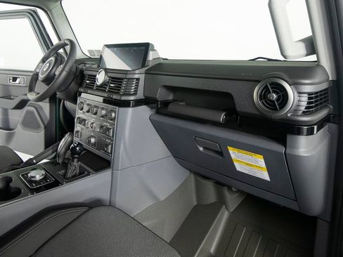 Used 2025 INEOS Grenadier Station Wagon AWD/4WD image 27
