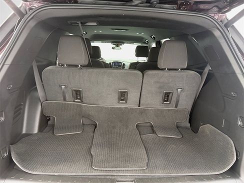 Used 2023 Chevrolet Traverse LT image 25