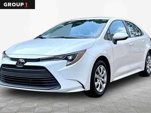 Used 2025 Toyota Corolla LE FWD image 1