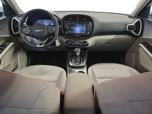 Used 2025 Kia Soul LX w/ LX Technology Package FWD image 10