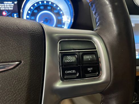 Used 2012 Chrysler 300 Limited w/ Luxury Group image 12