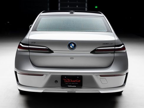 Used 2023 BMW i7 xDrive60 image 25