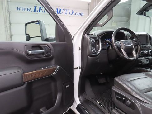 Used 2020 GMC Sierra 1500 Denali w/ Denali Ultimate Package AWD/4WD image 37