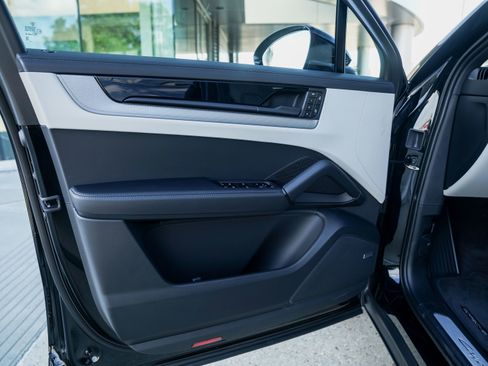 New 2026 Porsche Cayenne E-Hybrid image 16